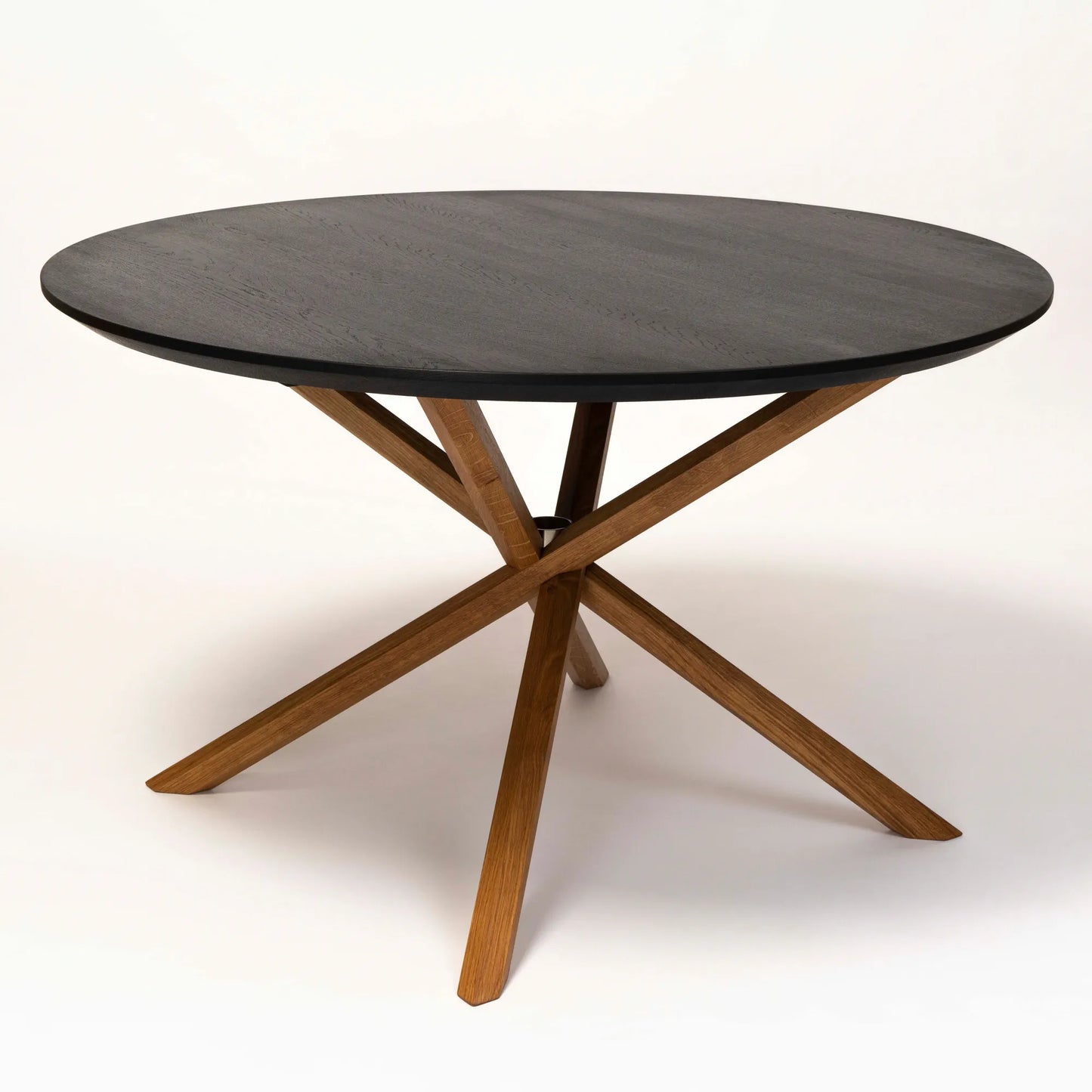 stiks Esstisch aus massiver Eiche, rund, geölte Oberfläche