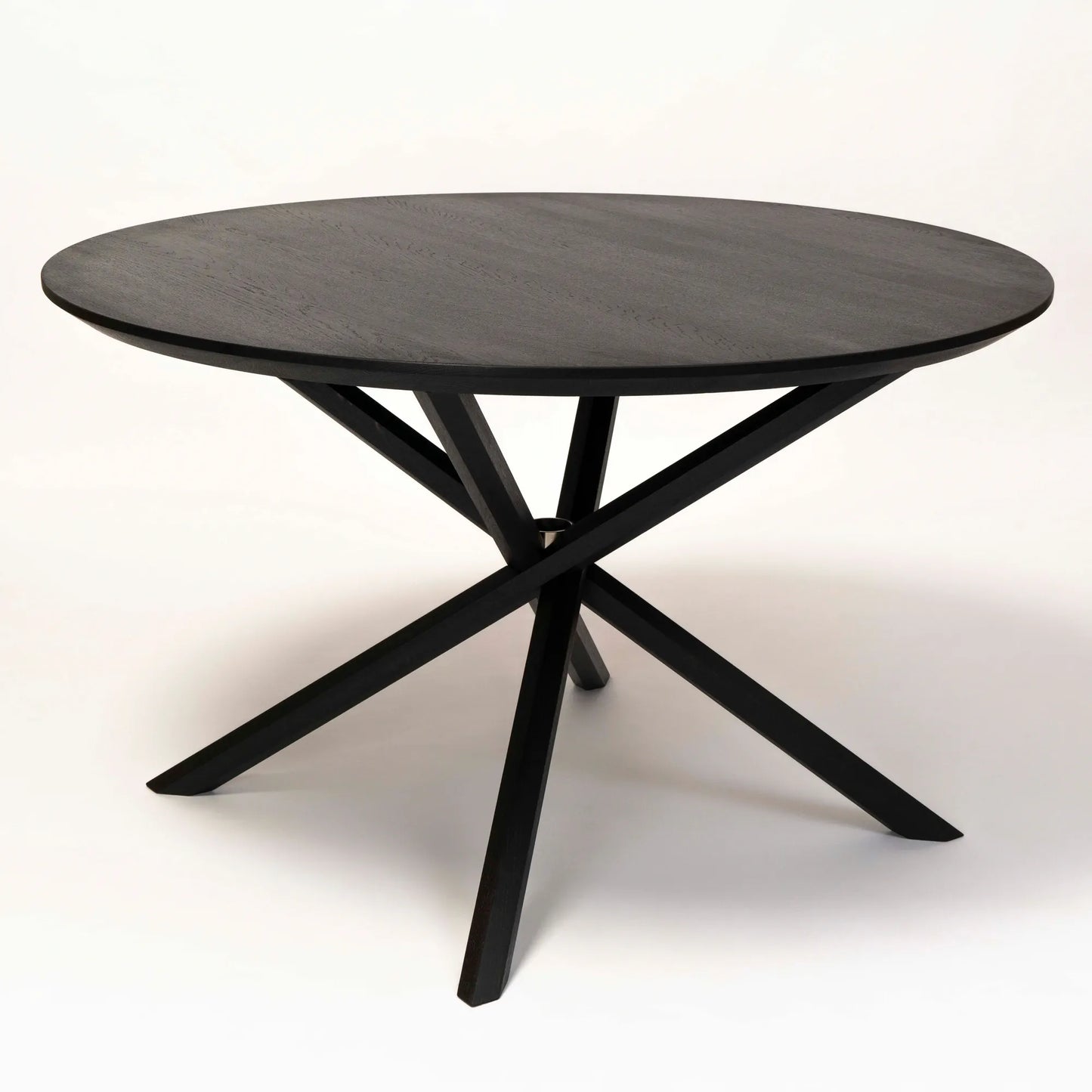 stiks Esstisch aus massiver Eiche, rund, geölte Oberfläche, schwarz